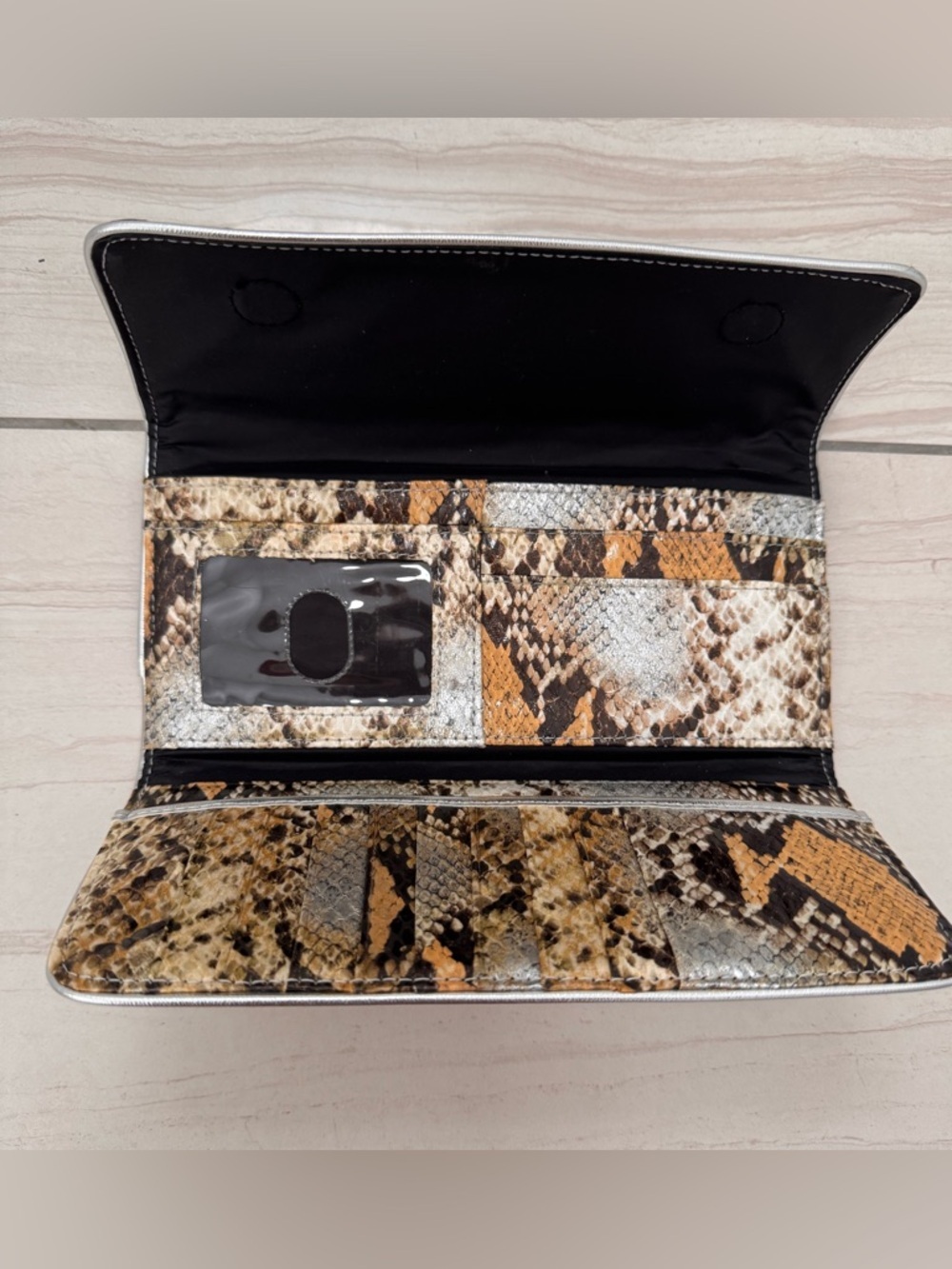 Steve Madden Silver Logo Plate Snake Print Wallet Tan & Brown - Picture 5 of 13